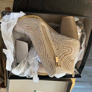 Brand new, in box. Beautiful!!